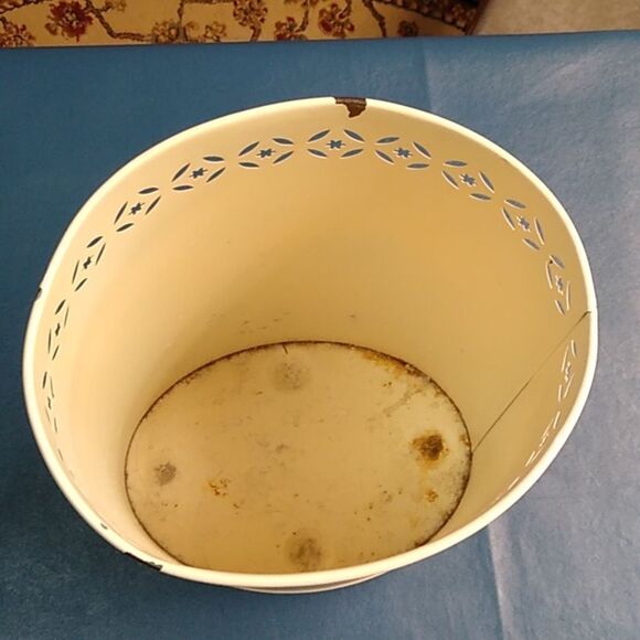 Floral Painted Toleware? Metal Waste Bin Decorative cut outs upper edge - Picture 5 of 13